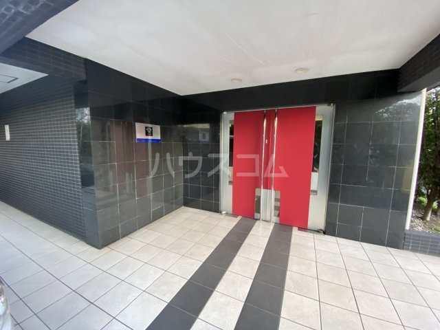 25/27 エントランス