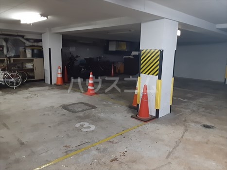 25/28 駐車場
