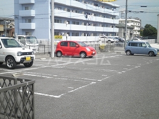 23/30 駐車場