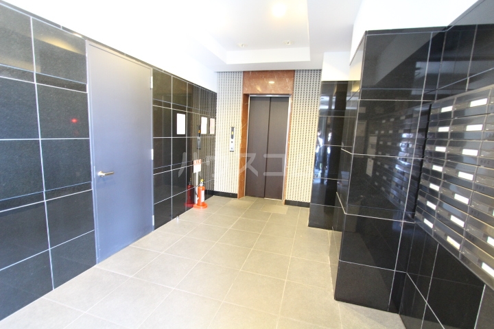 18/29 エントランス