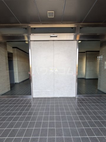 26/30 エントランス