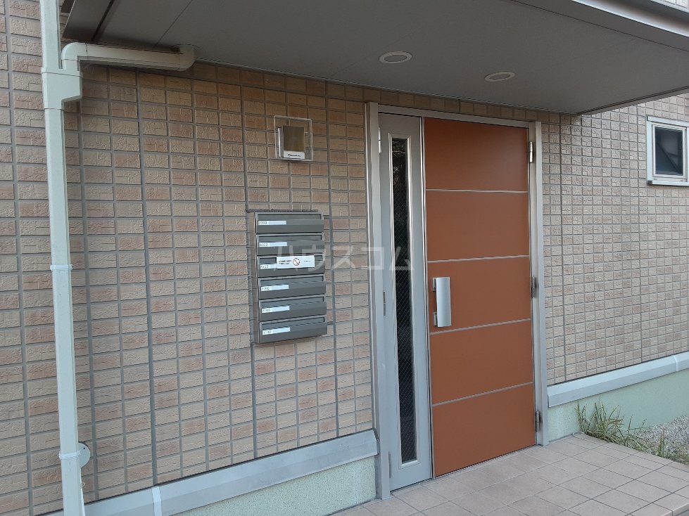 19/27 エントランス