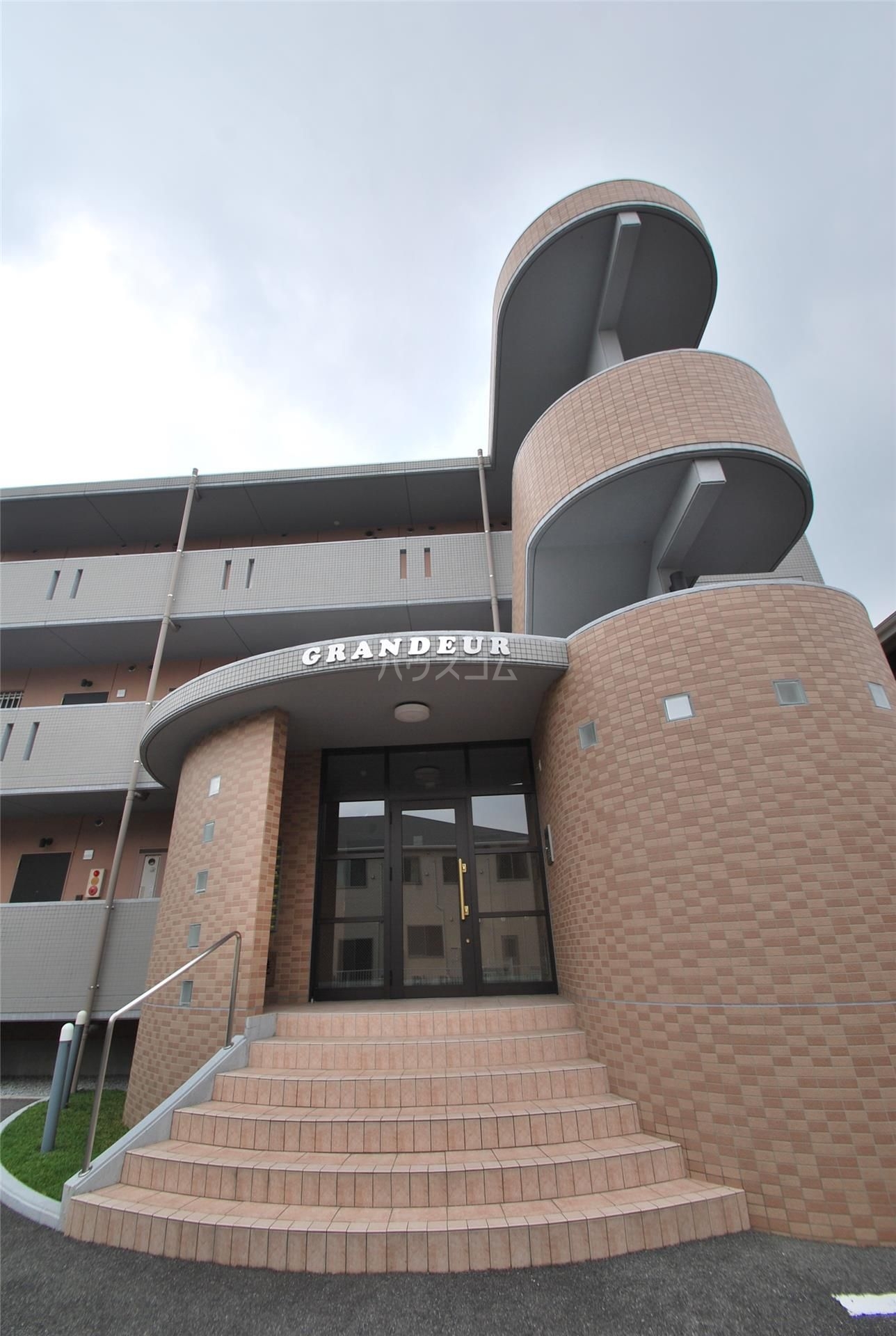 15/18 エントランス