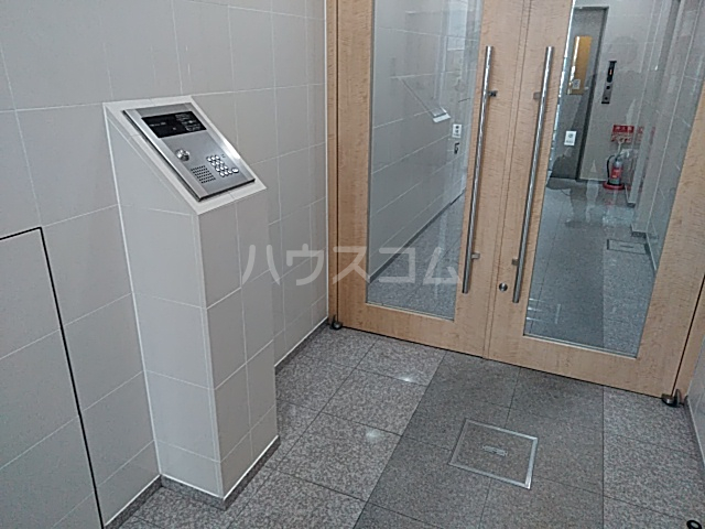 24/25 エントランス