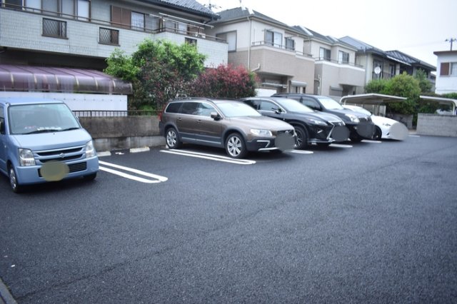 18/28 駐車場