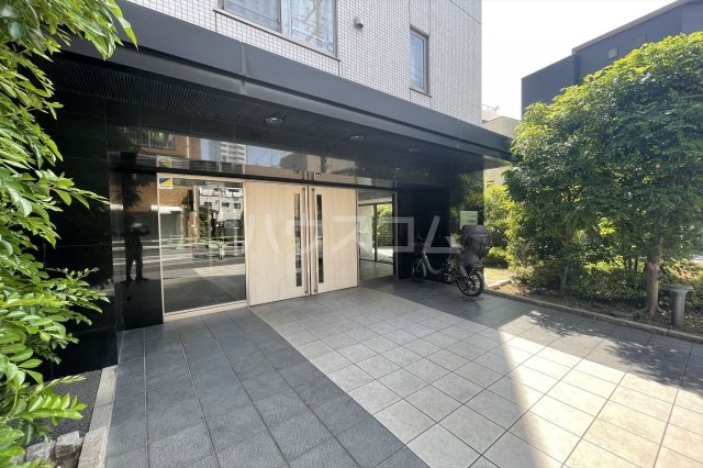 24/28 エントランス