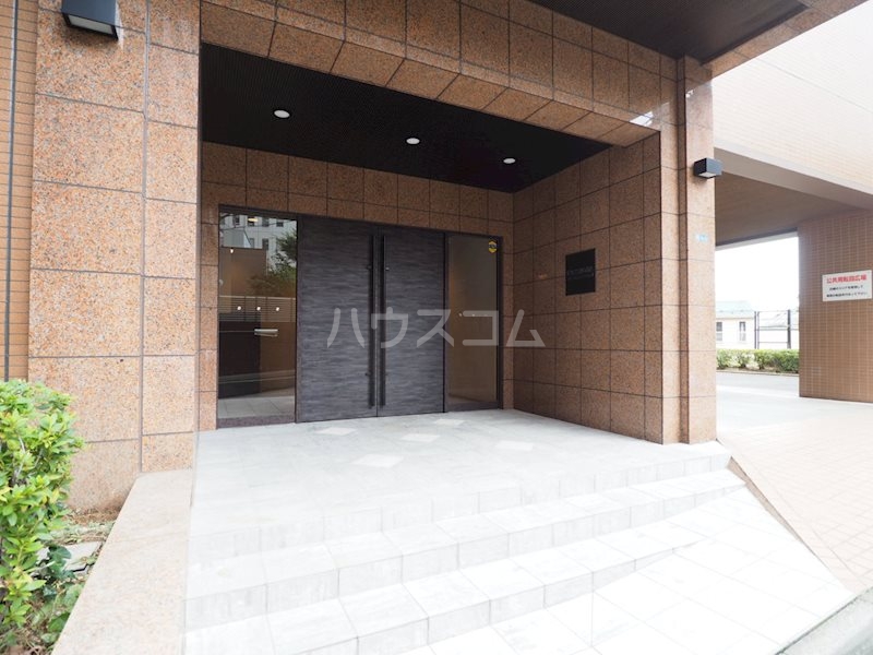 28/30 エントランス