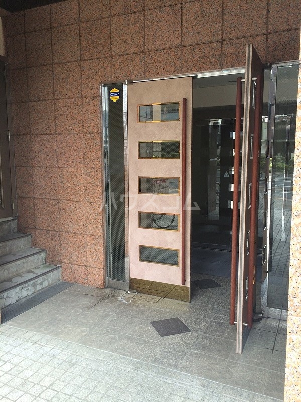 21/28 エントランス