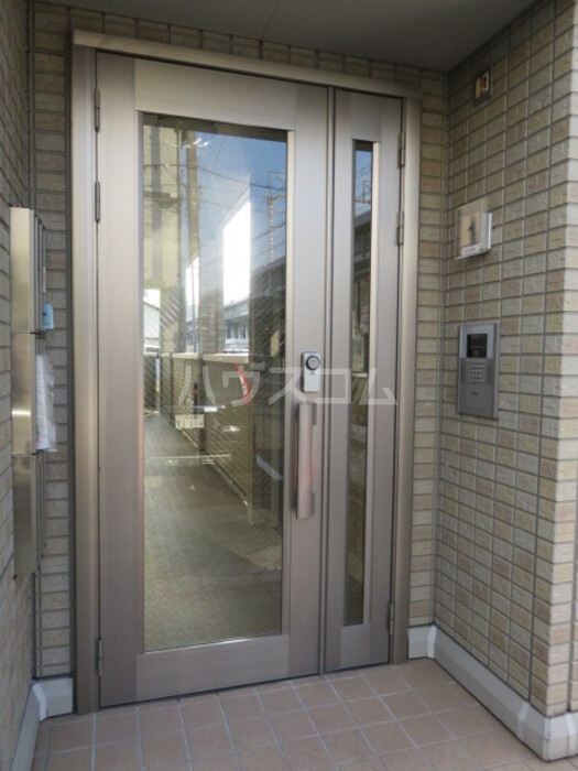 16/27 エントランス