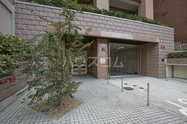 27/30 エントランス