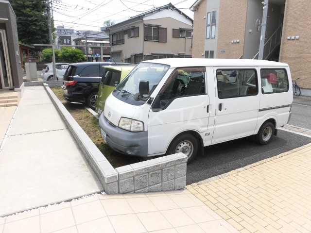27/30 駐車場