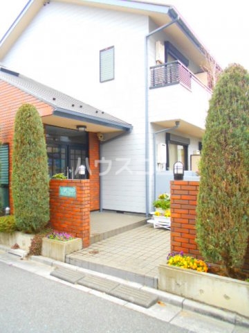 18/27 エントランス