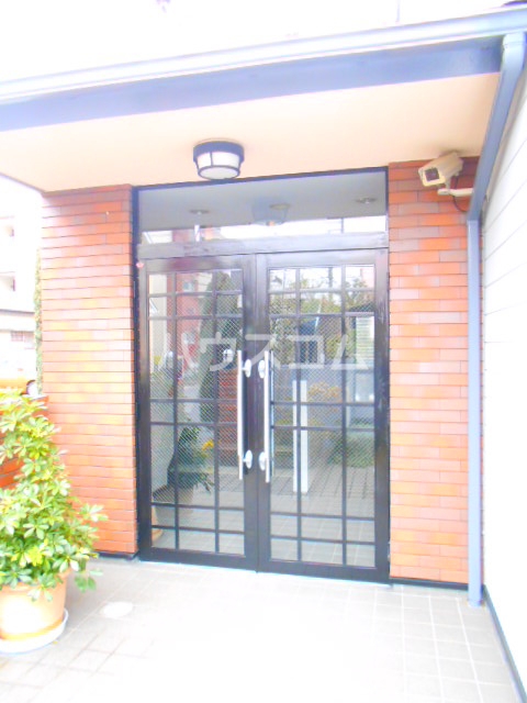 19/27 エントランス