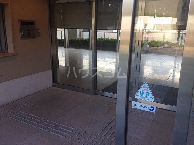 26/30 エントランス