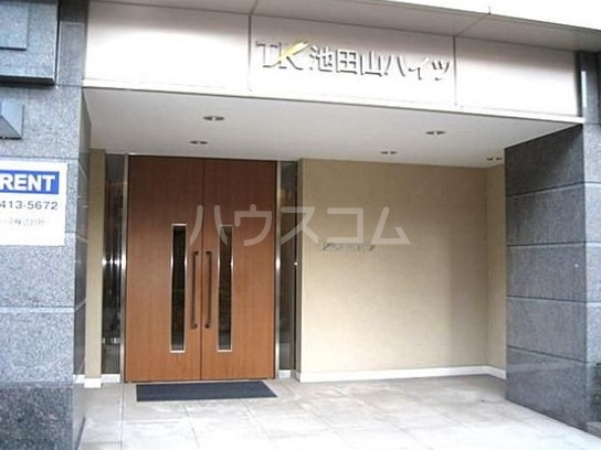 21/30 エントランス