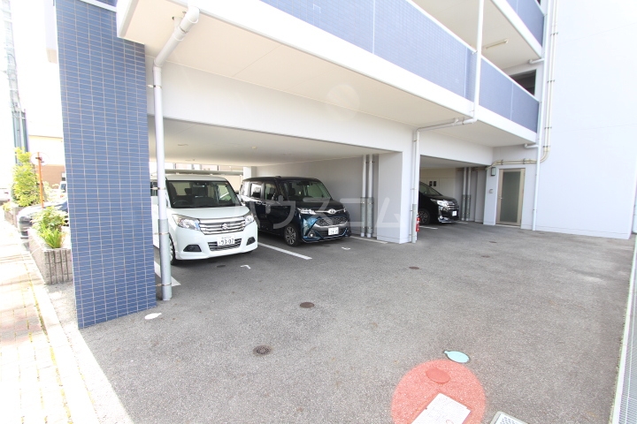2/7 駐車場