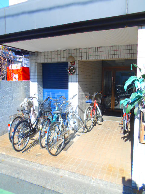 28/30 エントランス