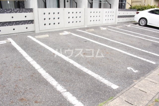 28/30 駐車場