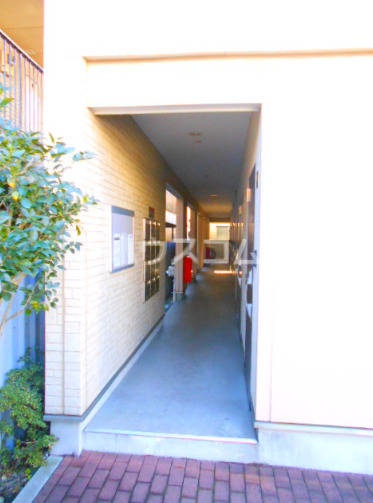 23/30 エントランス