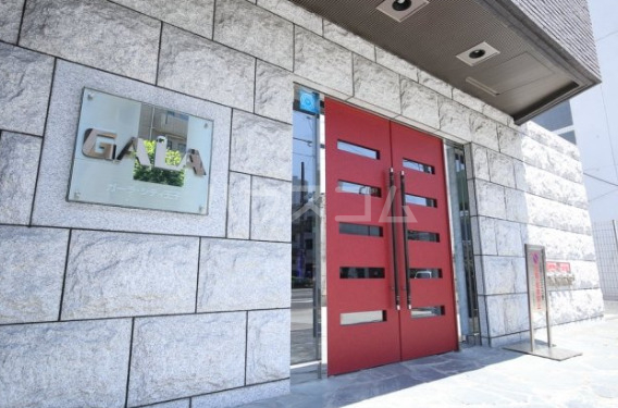 28/30 エントランス