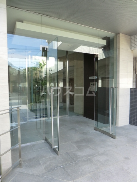 22/30 エントランス