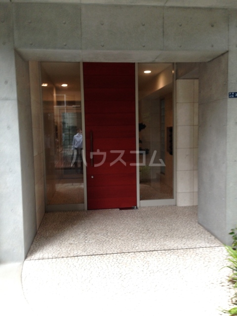 21/30 エントランス