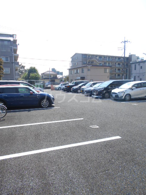 28/30 駐車場