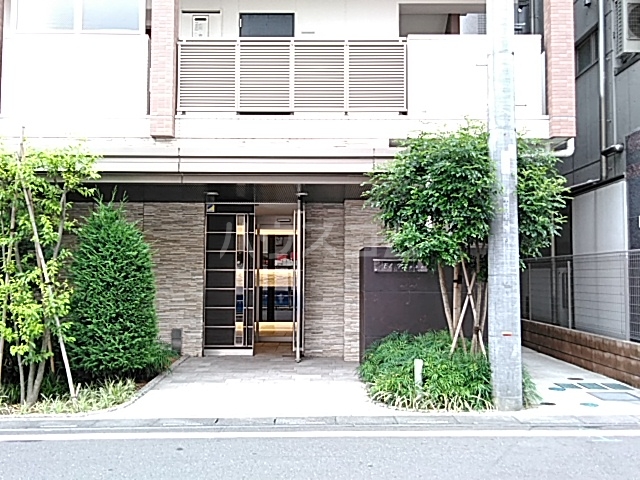 28/30 エントランス