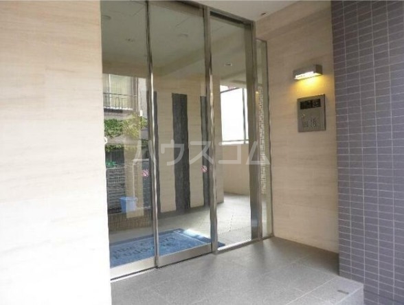 20/21 エントランス