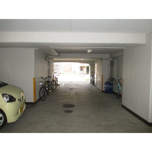 15/23 駐車場