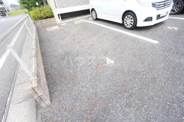 23/30 駐車場