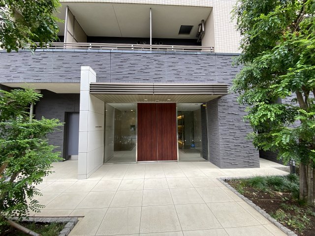 26/30 エントランス