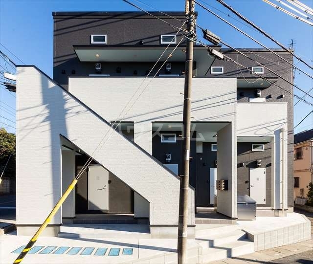 18/26 エントランス