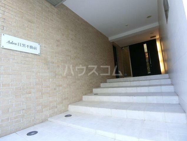 27/30 エントランス