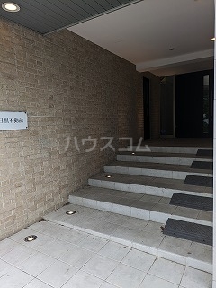 28/30 エントランス