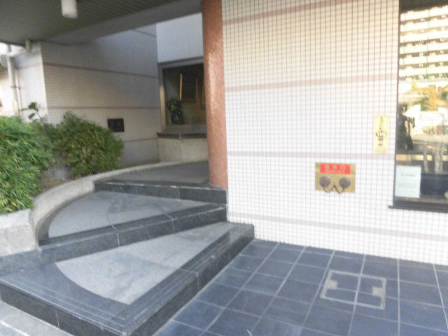 22/26 エントランス