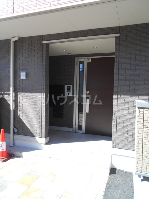 27/30 エントランス