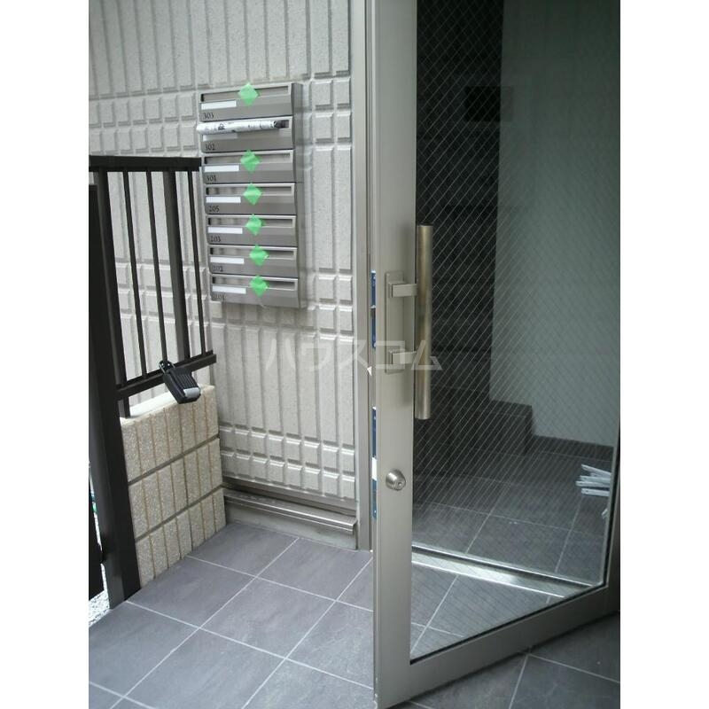 20/21 エントランス