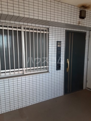 26/30 エントランス