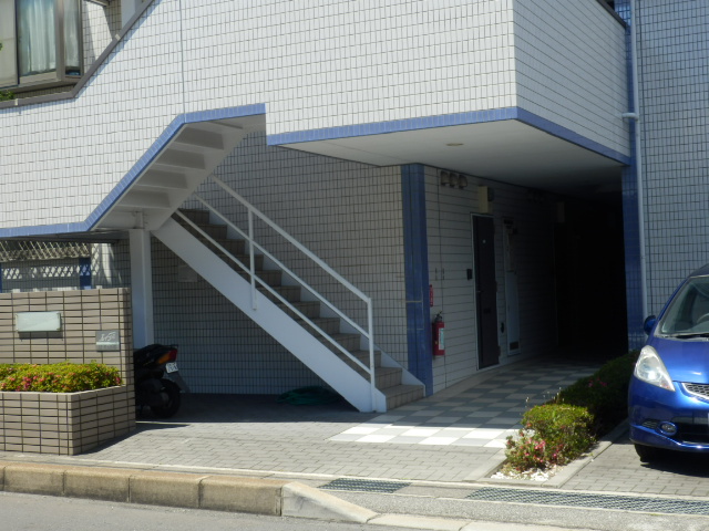 21/30 エントランス