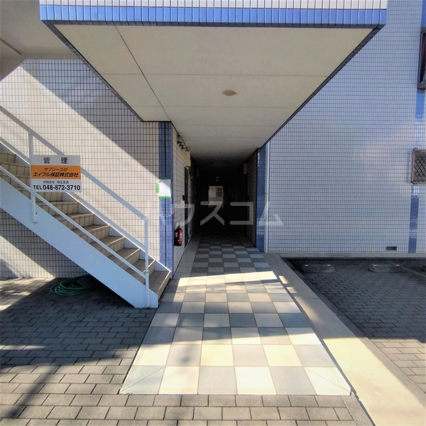 13/22 エントランス