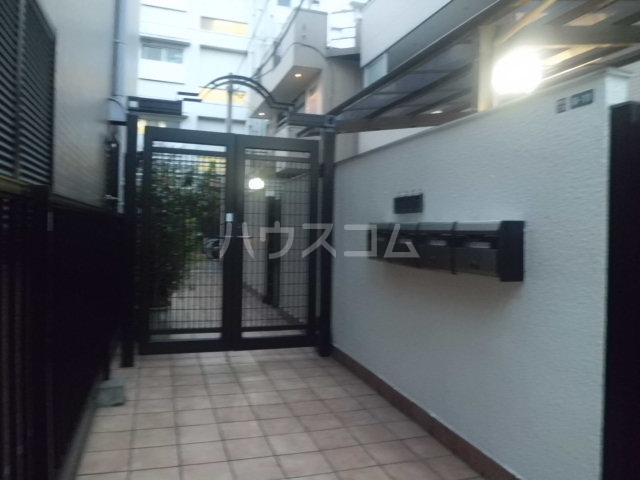 21/26 エントランス