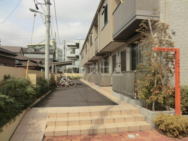 24/30 エントランス