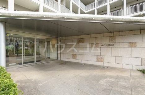 20/30 エントランス