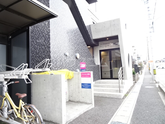 23/30 エントランス