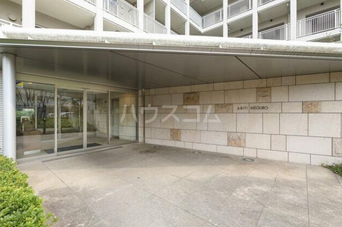 20/30 エントランス