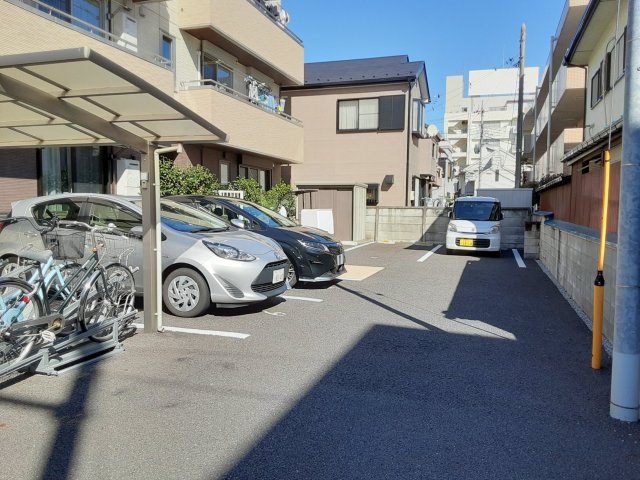 28/30 駐車場
