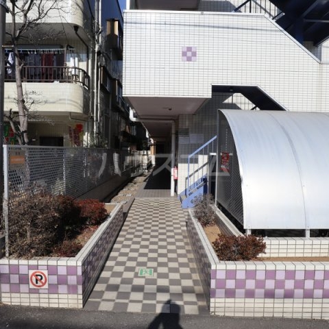 16/17 エントランス