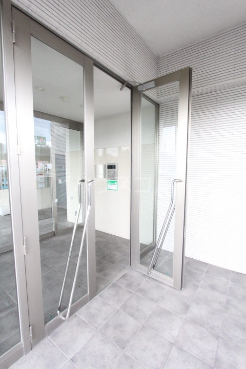 23/30 エントランス