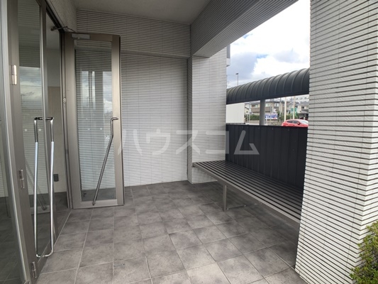 25/30 エントランス